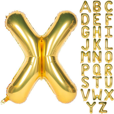 L'elio dell'oro sventa i palloni della lettera dell'alfabeto di Mylar per la decorazione della festa di compleanno di nozze